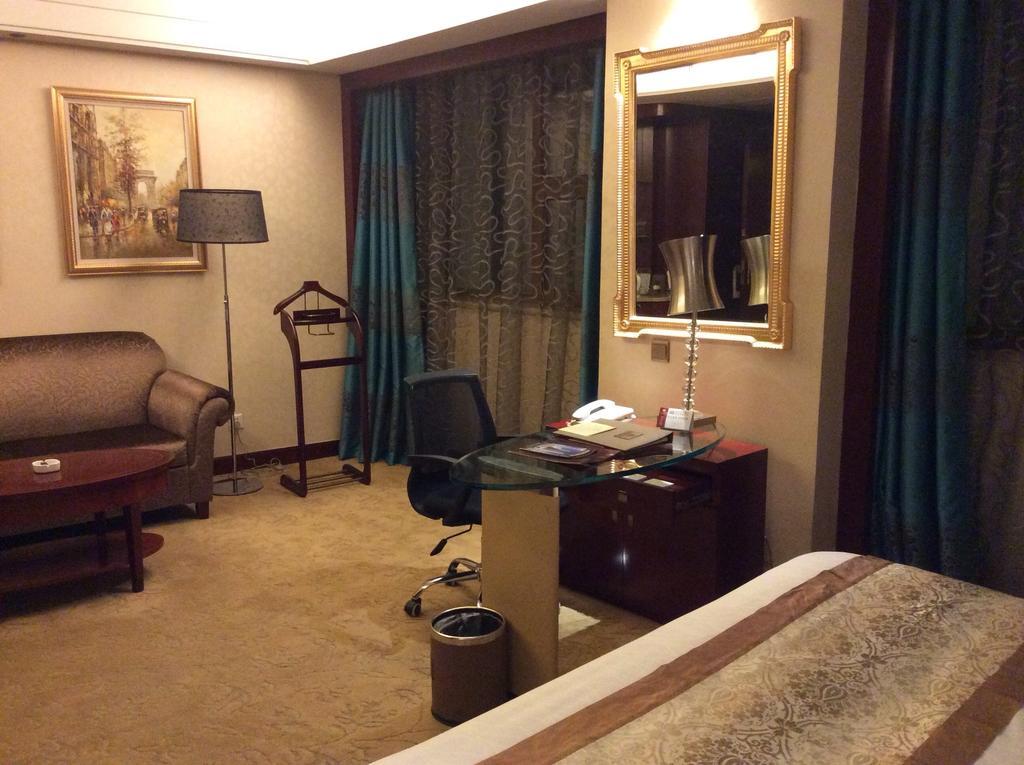 New Paris Hotel Harbin Room photo